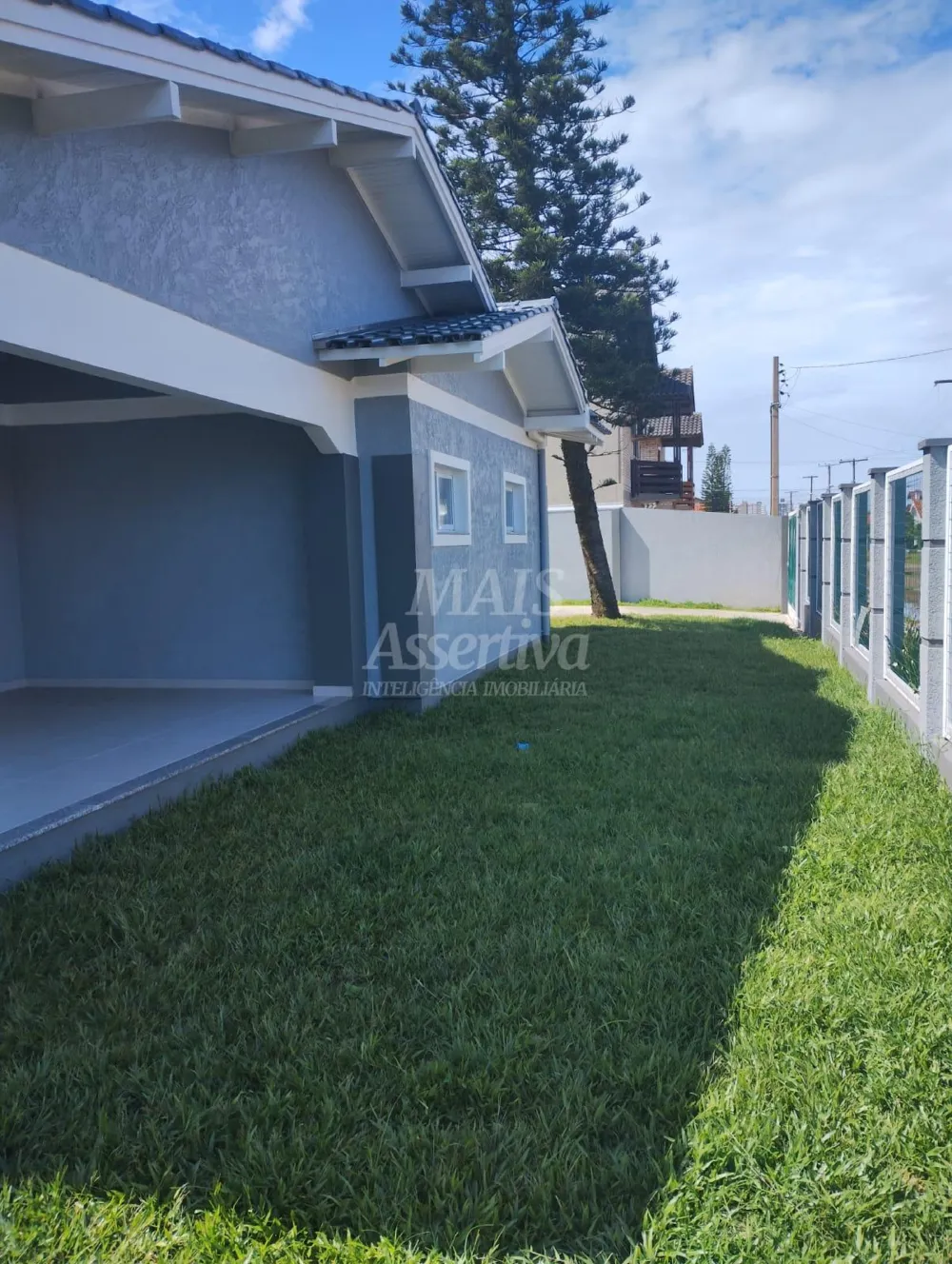 Excelente casa a venda em Tramandaí - 3 dormitórios, 2 vagas de garagem