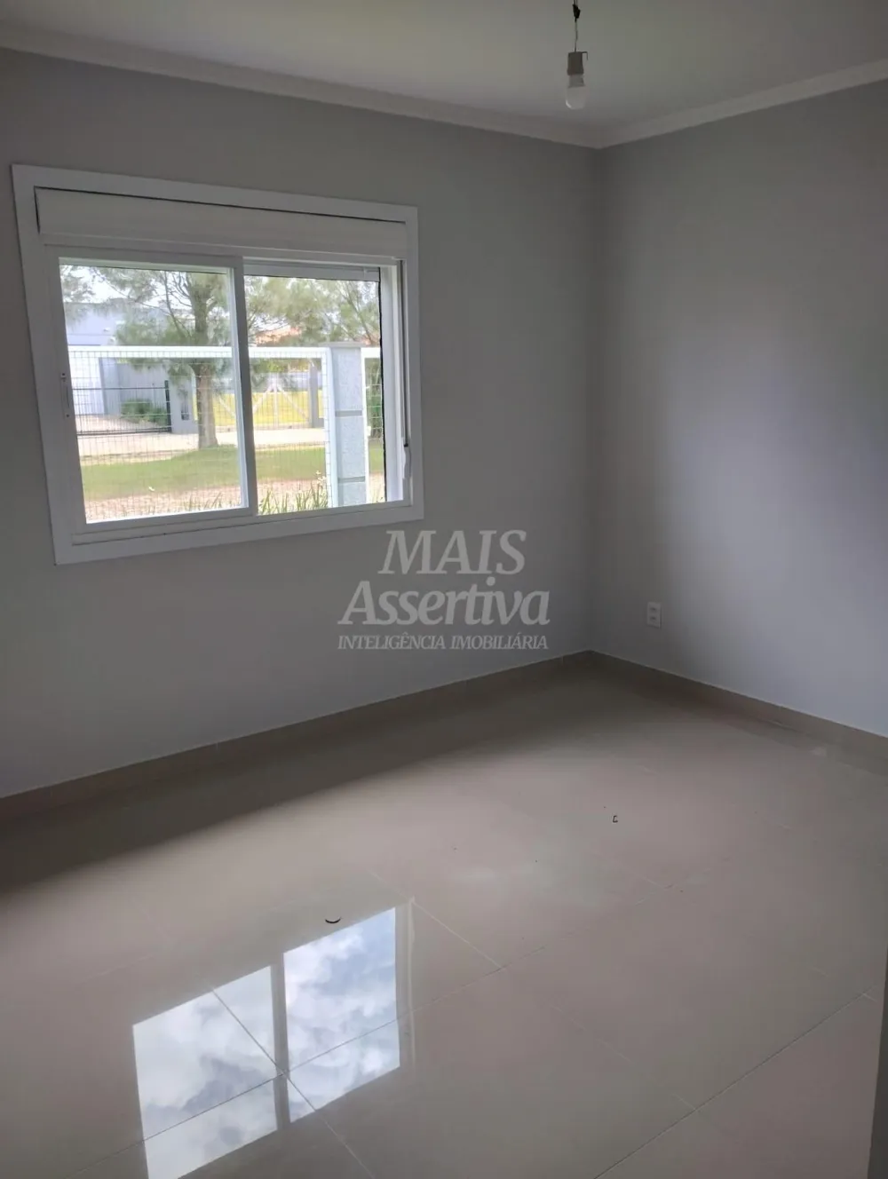 Excelente casa a venda em Tramandaí - 3 dormitórios, 2 vagas de garagem