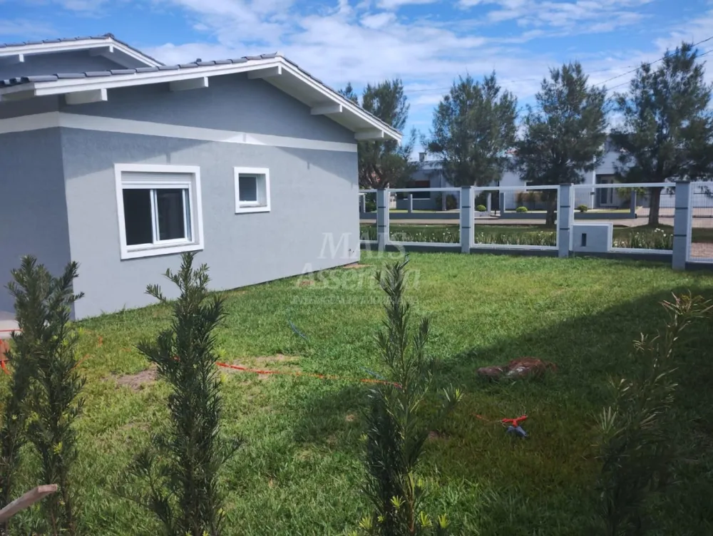 Excelente casa a venda em Tramandaí - 3 dormitórios, 2 vagas de garagem