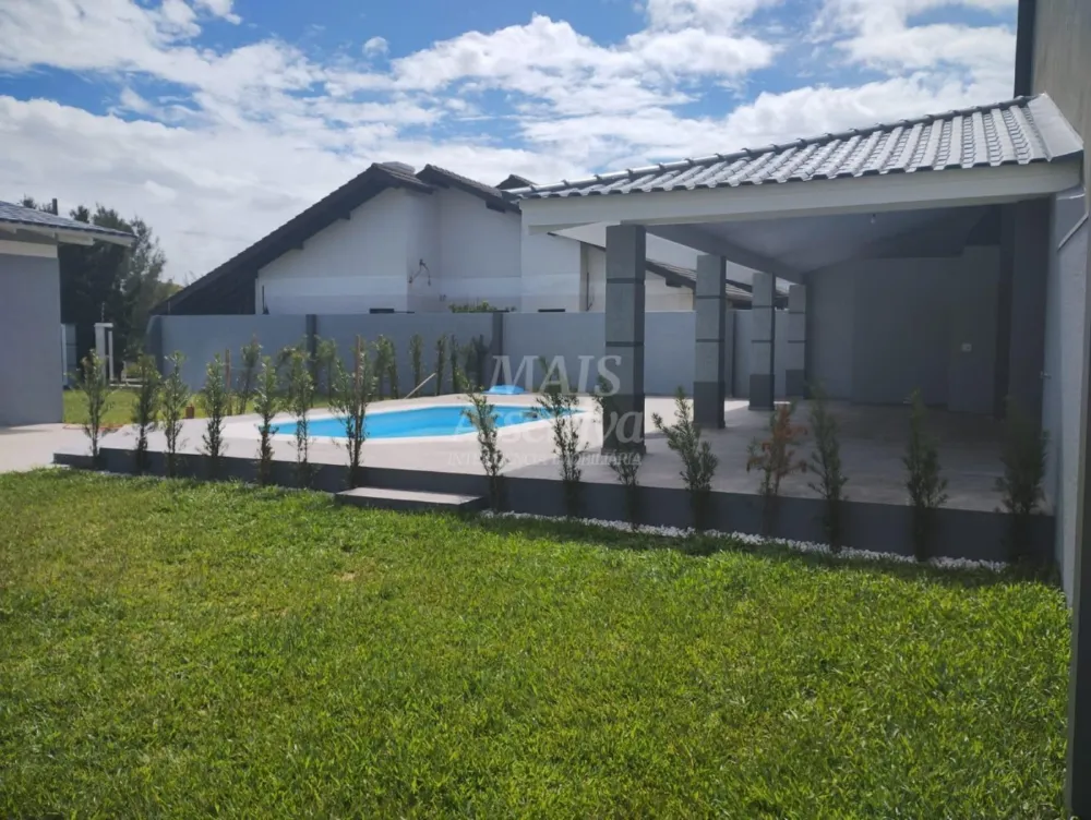 Excelente casa a venda em Tramandaí - 3 dormitórios, 2 vagas de garagem