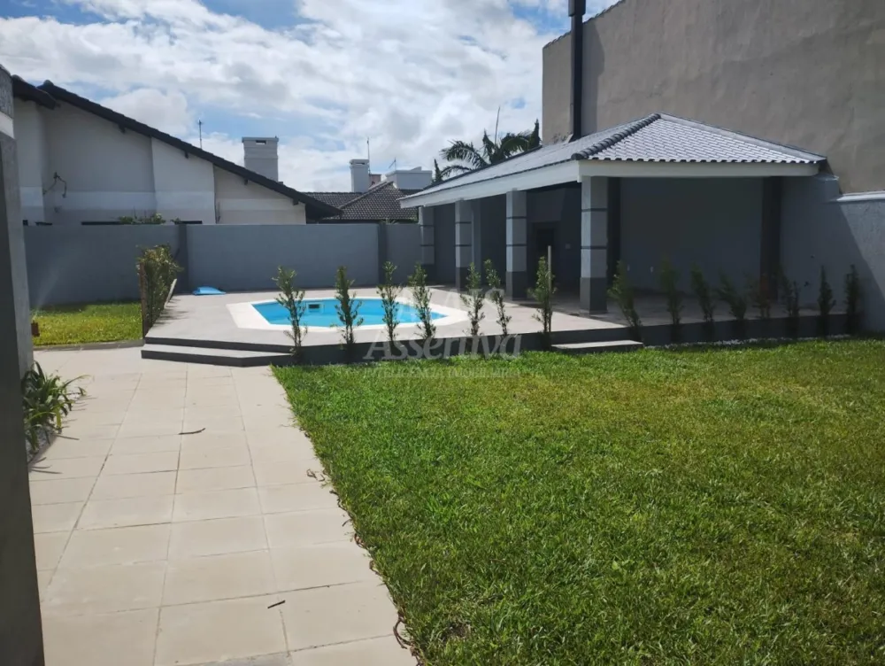 Excelente casa a venda em Tramandaí - 3 dormitórios, 2 vagas de garagem