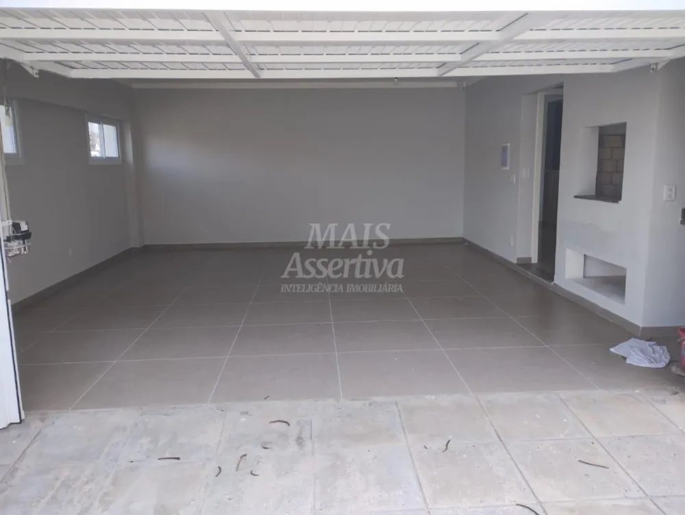 Excelente casa a venda em Tramandaí - 3 dormitórios, 2 vagas de garagem