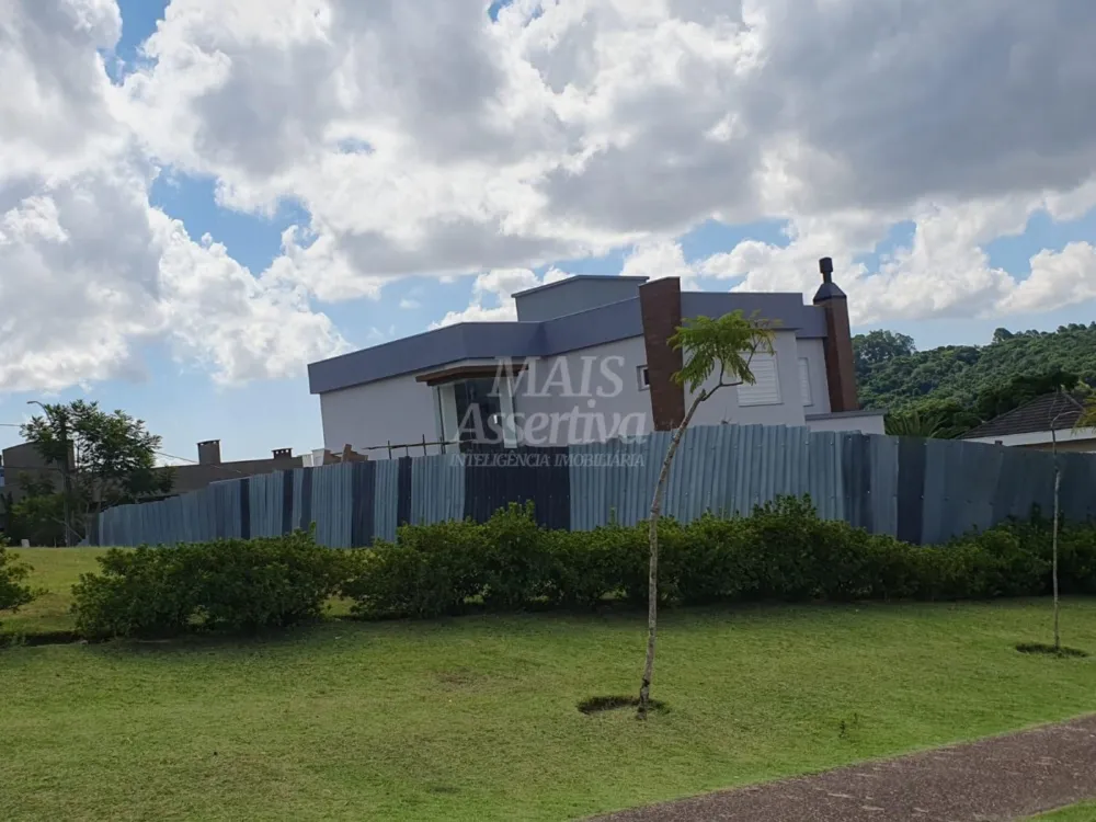 Excelente sobrado de alto padrão em Alphaville, Residencial Lombardia - POA