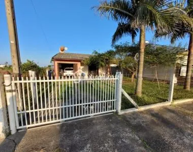 Casa semi mobiliada para venda Balneário São Jorge em Arroio do Sal/RS.