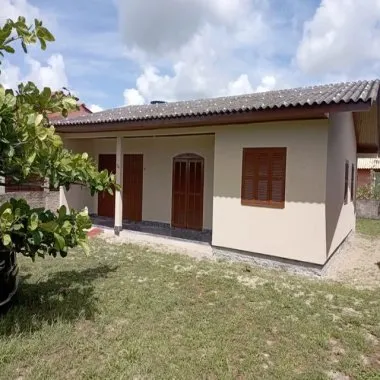 Ótima casa a venda localizada no bairro Imara em Imbé/RS - 3 dormitórios