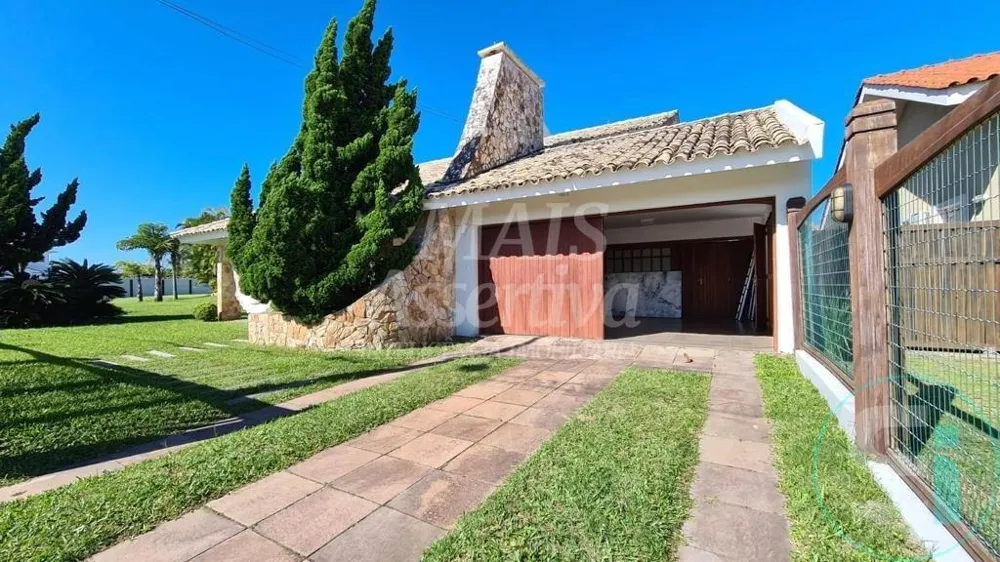 Casa mobiliada com 06 dormitórios em Xangrilá Atlântida