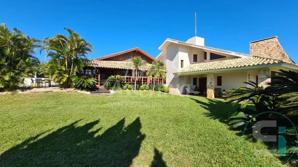 Casa mobiliada com 06 dormitórios em Xangrilá Atlântida
