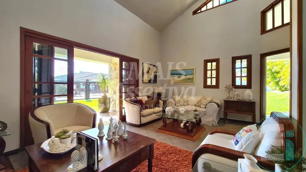 Casa mobiliada com 06 dormitórios em Xangrilá Atlântida