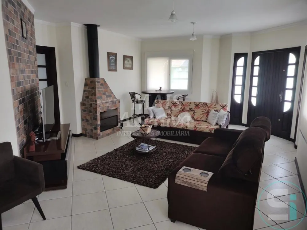 Casa para venda 03 dormitórios e piscina em Xangrilá Centro