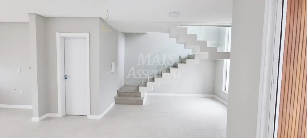 Excelente sobrado à venda em Xangri-Lá - 150m do mar