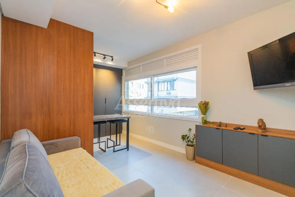 Ótimo apartamento mobiliado e decorado à venda em Porto Alegre/RS