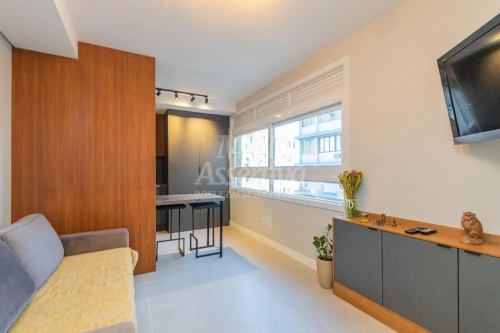 Ótimo apartamento mobiliado e decorado à venda em Porto Alegre/RS