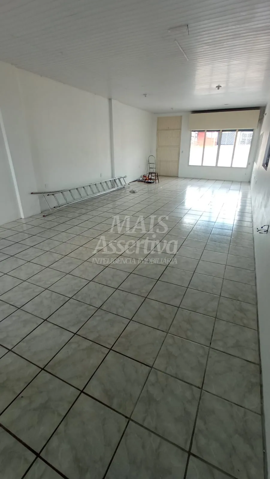 Sala comercial, térrea na Av. Coronel Travassos para locação