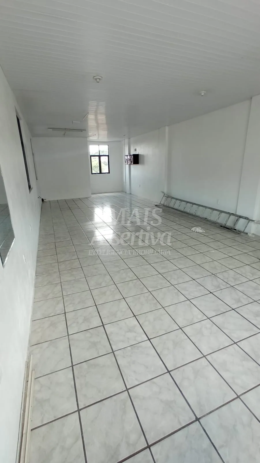 Sala comercial, térrea na Av. Coronel Travassos para locação