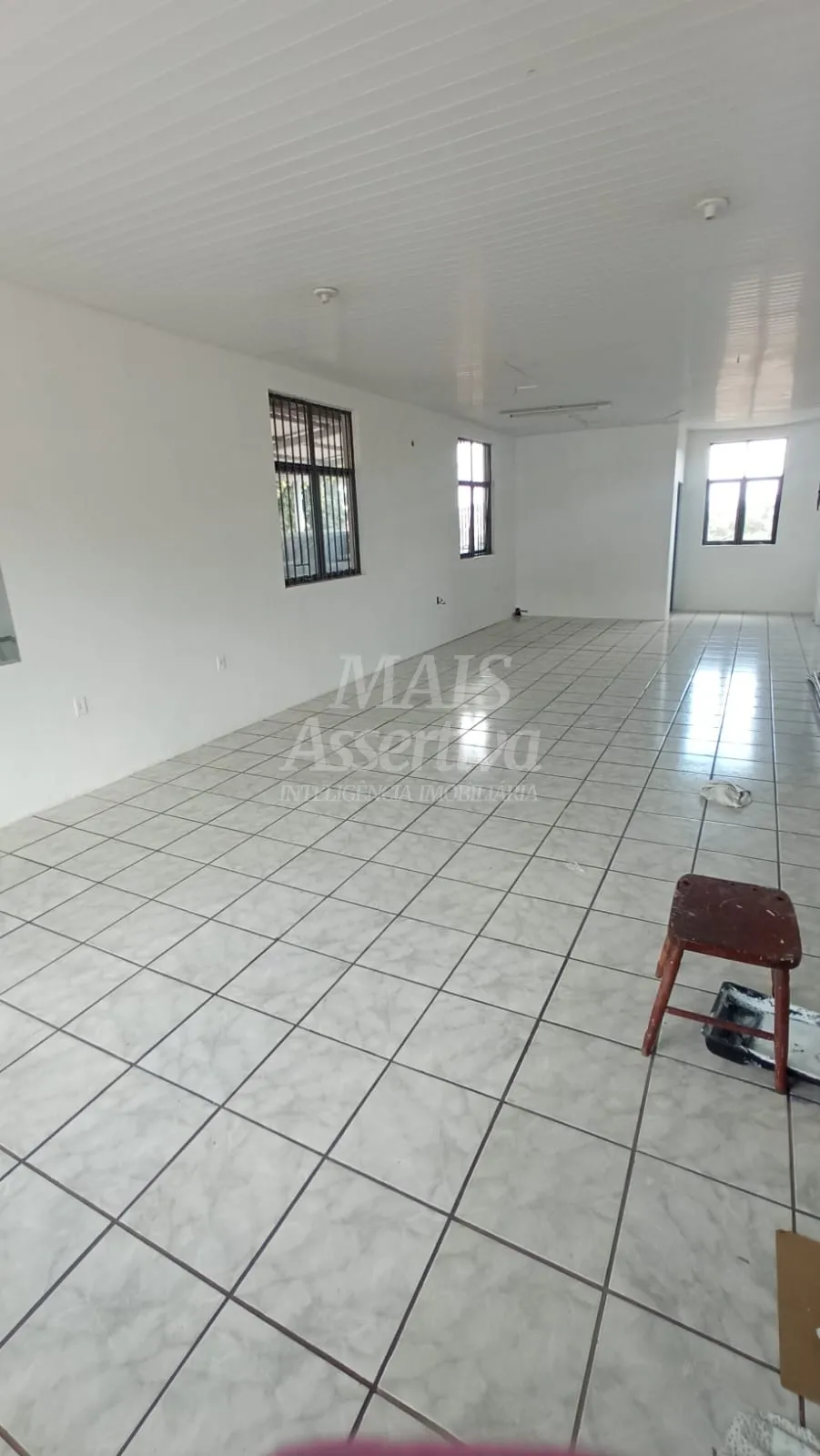 Sala comercial, térrea na Av. Coronel Travassos para locação