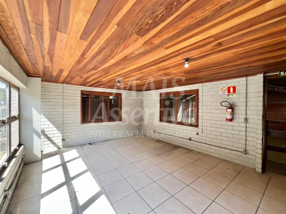 Prédio comercial de 400m² para locação na Rua Guia Lopes 