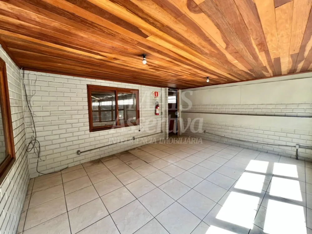Prédio comercial de 400m² para locação na Rua Guia Lopes 