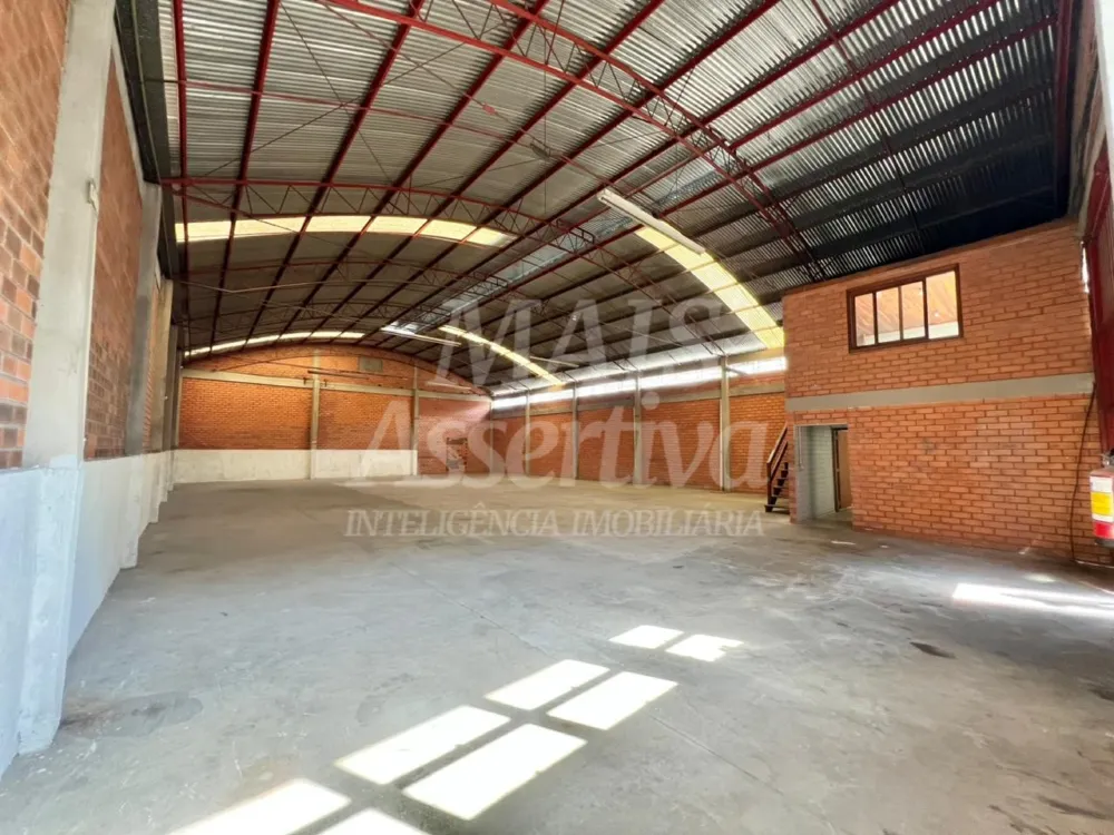Prédio comercial de 400m² para locação na Rua Guia Lopes 
