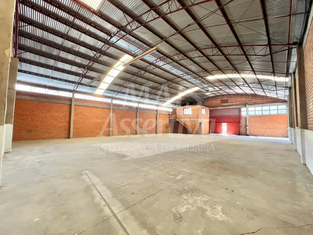 Prédio comercial de 400m² para locação na Rua Guia Lopes 