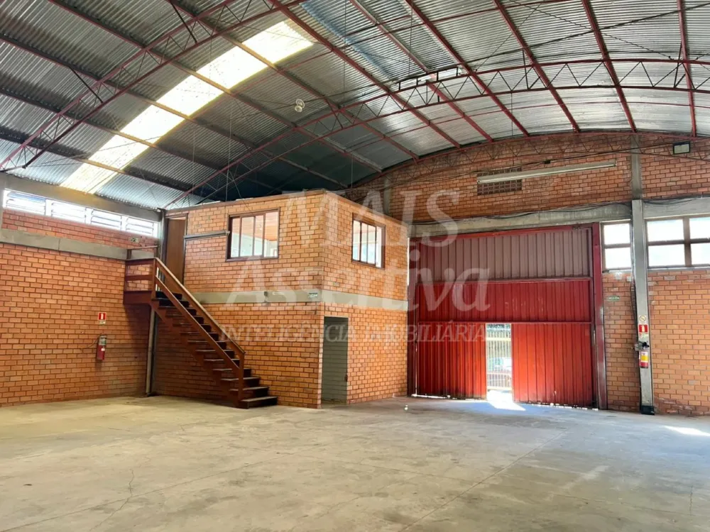 Prédio comercial de 400m² para locação na Rua Guia Lopes 