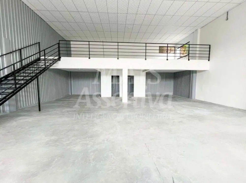 Ótimo prédio comercial com mezanino para locação no bairro Guarani 