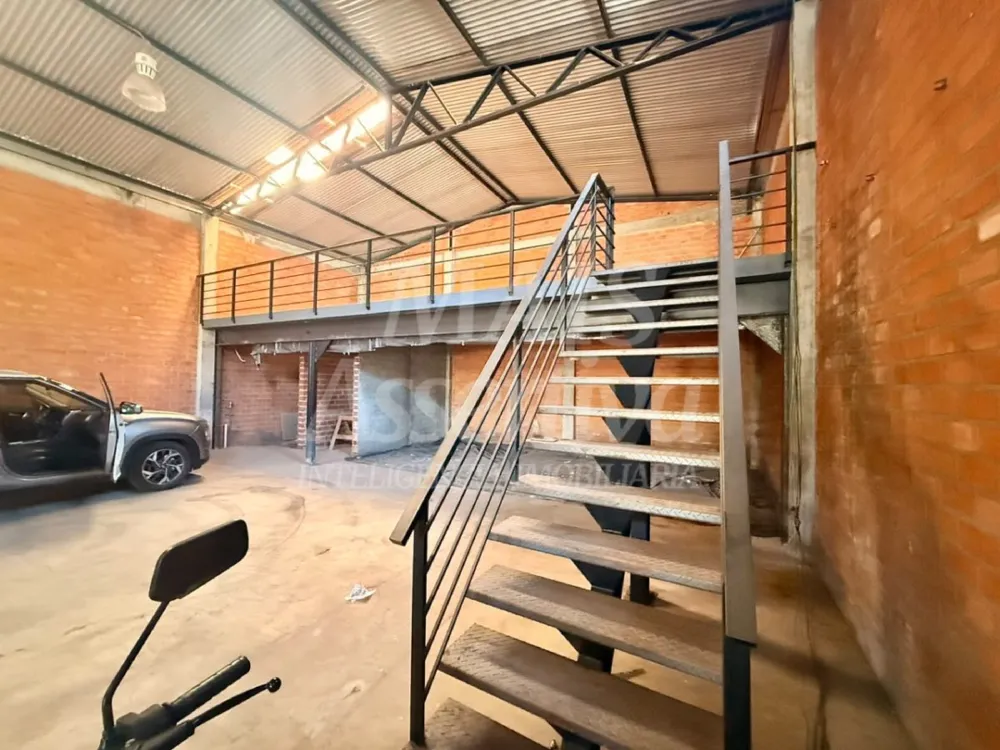 Prédio comercial para locação de 394,00m² no bairro Rondônia em Novo Hamburgo 