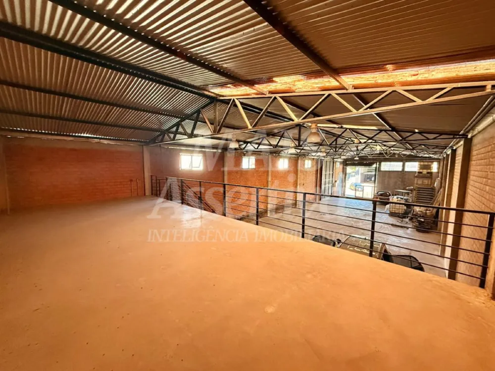 Prédio comercial para locação de 394,00m² no bairro Rondônia em Novo Hamburgo 