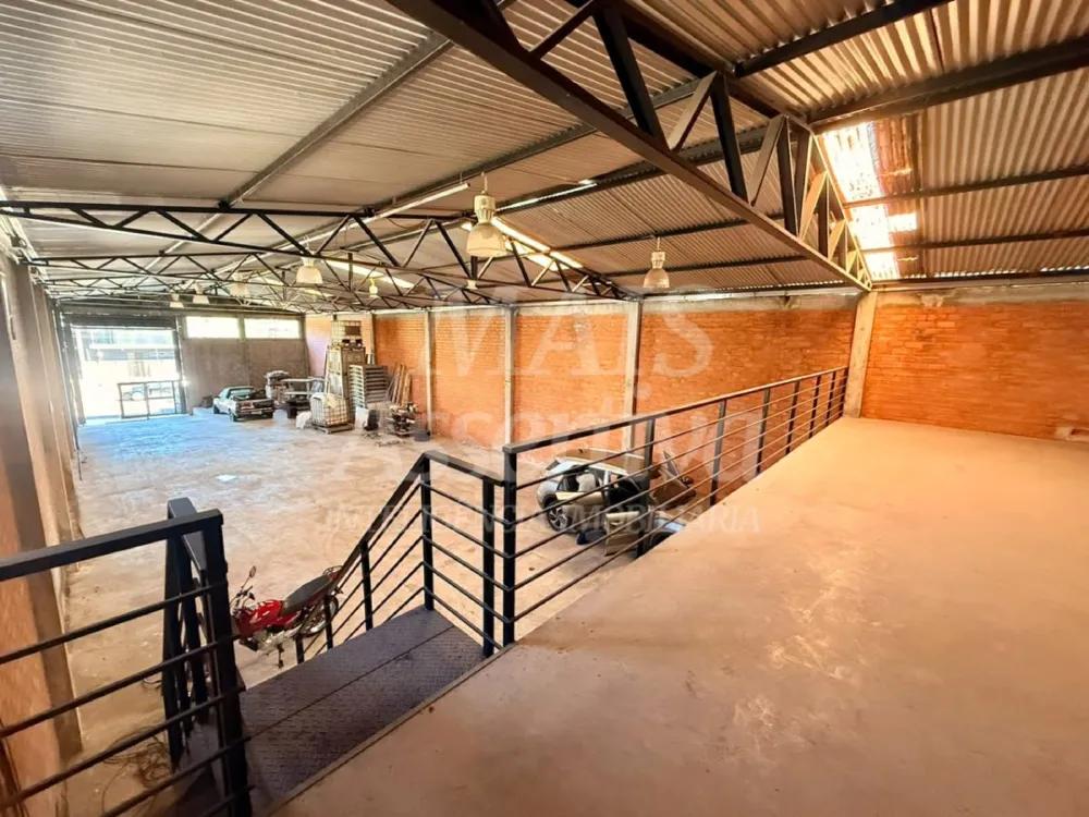 Prédio comercial para locação de 394,00m² no bairro Rondônia em Novo Hamburgo 