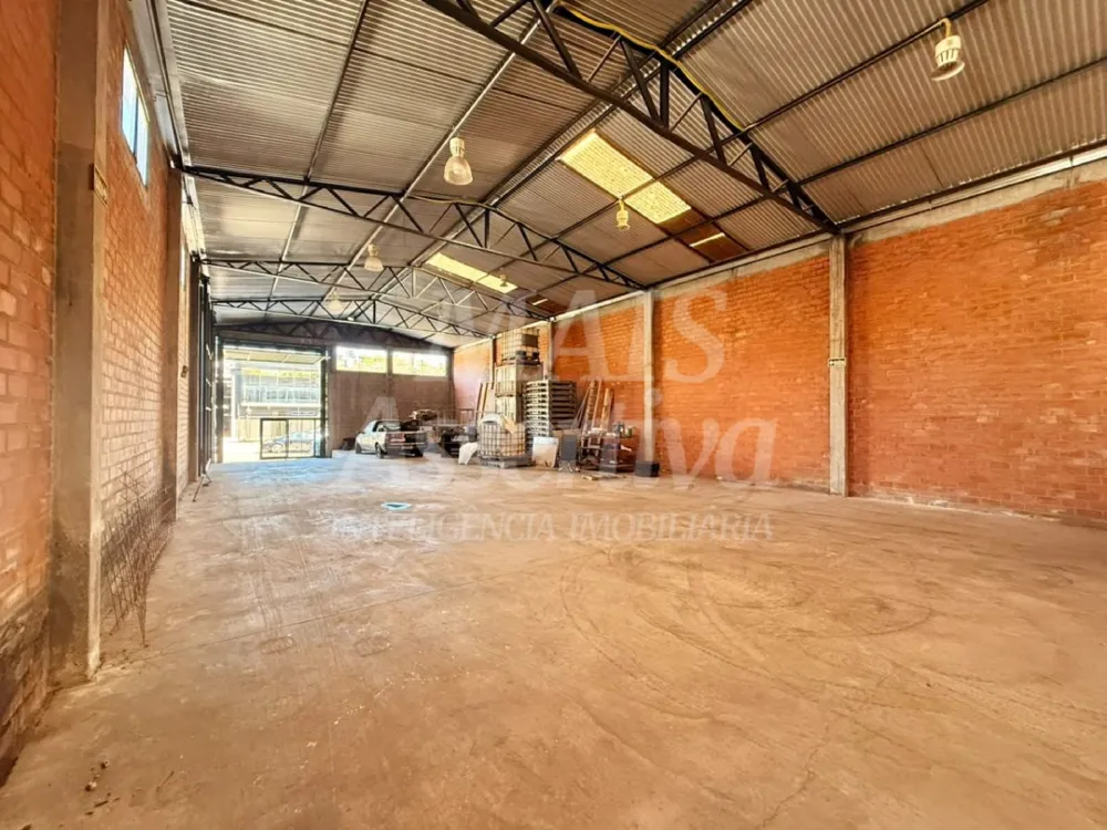 Prédio comercial para locação de 394,00m² no bairro Rondônia em Novo Hamburgo 