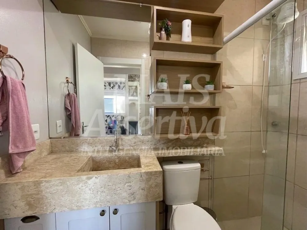 Excelente apartamento à venda - 3 Dormitórios, semi mobiliado e com sacada!
