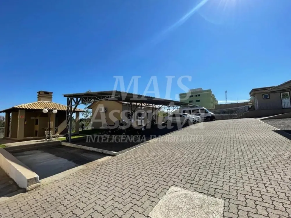 Excelente apartamento à venda - 3 Dormitórios, semi mobiliado e com sacada!