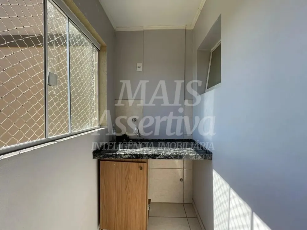 Excelente apartamento à venda - 3 Dormitórios, semi mobiliado e com sacada!