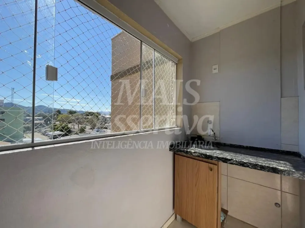 Excelente apartamento à venda - 3 Dormitórios, semi mobiliado e com sacada!