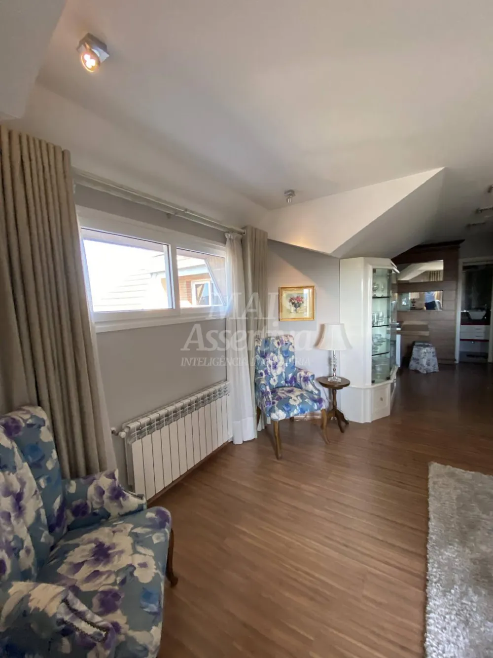 COBERTURA DUPLEX FINAMENTE MOBILIADA  E DECORADA PARA VENDA EM CANELA 