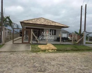 Casa para Venda em Arroio Do Sal / RS no bairro Quatro Lagos