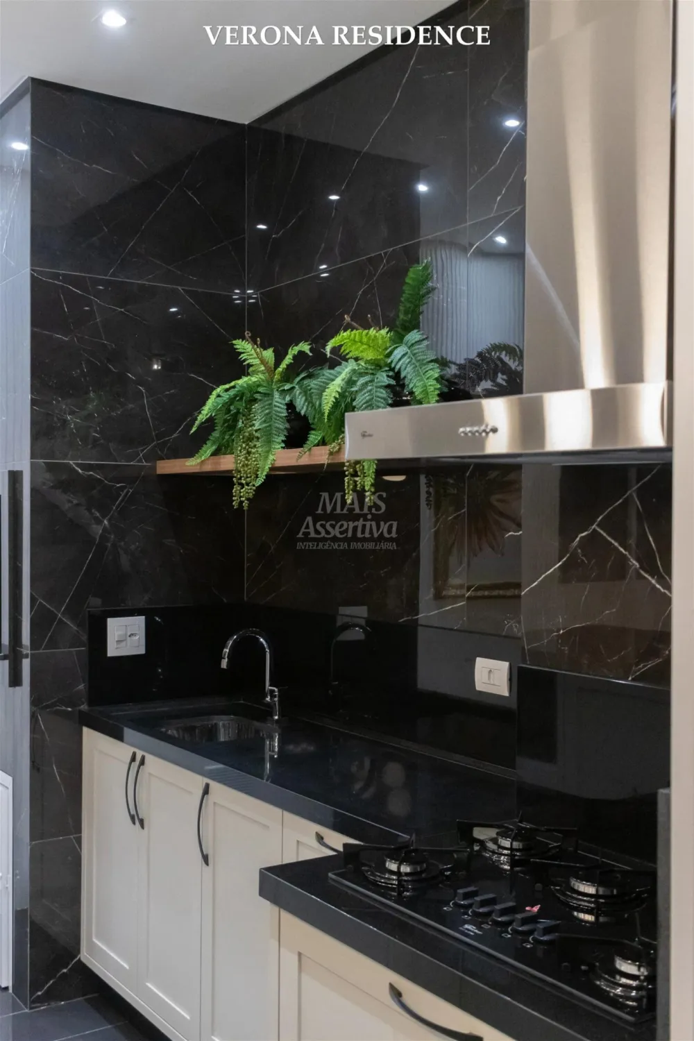 Excelente Apartamento com 03 Suítes para Venda em Itapema Meia Praia