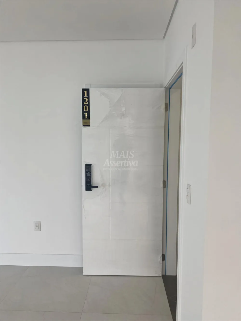 Excelente Apartamento com 03 Suítes para Venda em Itapema Meia Praia