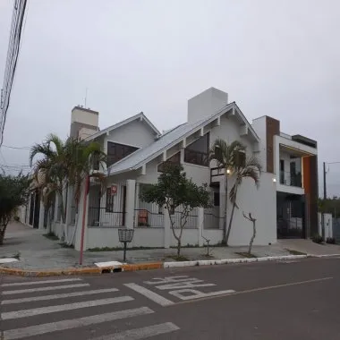 Ótimo sobrado a venda no Centro de Canoas/RS - 3 dormitórios, 1 suíte