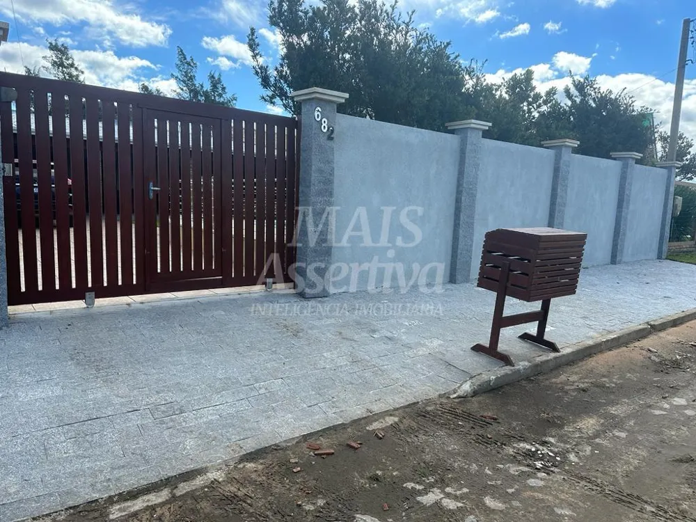 Ótima casa a venda localizada no Balneário Tramandaí Sul - Nova Tramandaí/RS. 