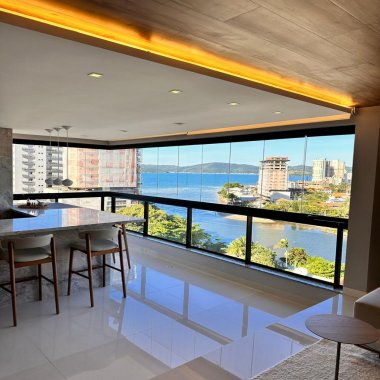 Excelente apartamento de alto padrão para venda em Meia Praia em Itapema