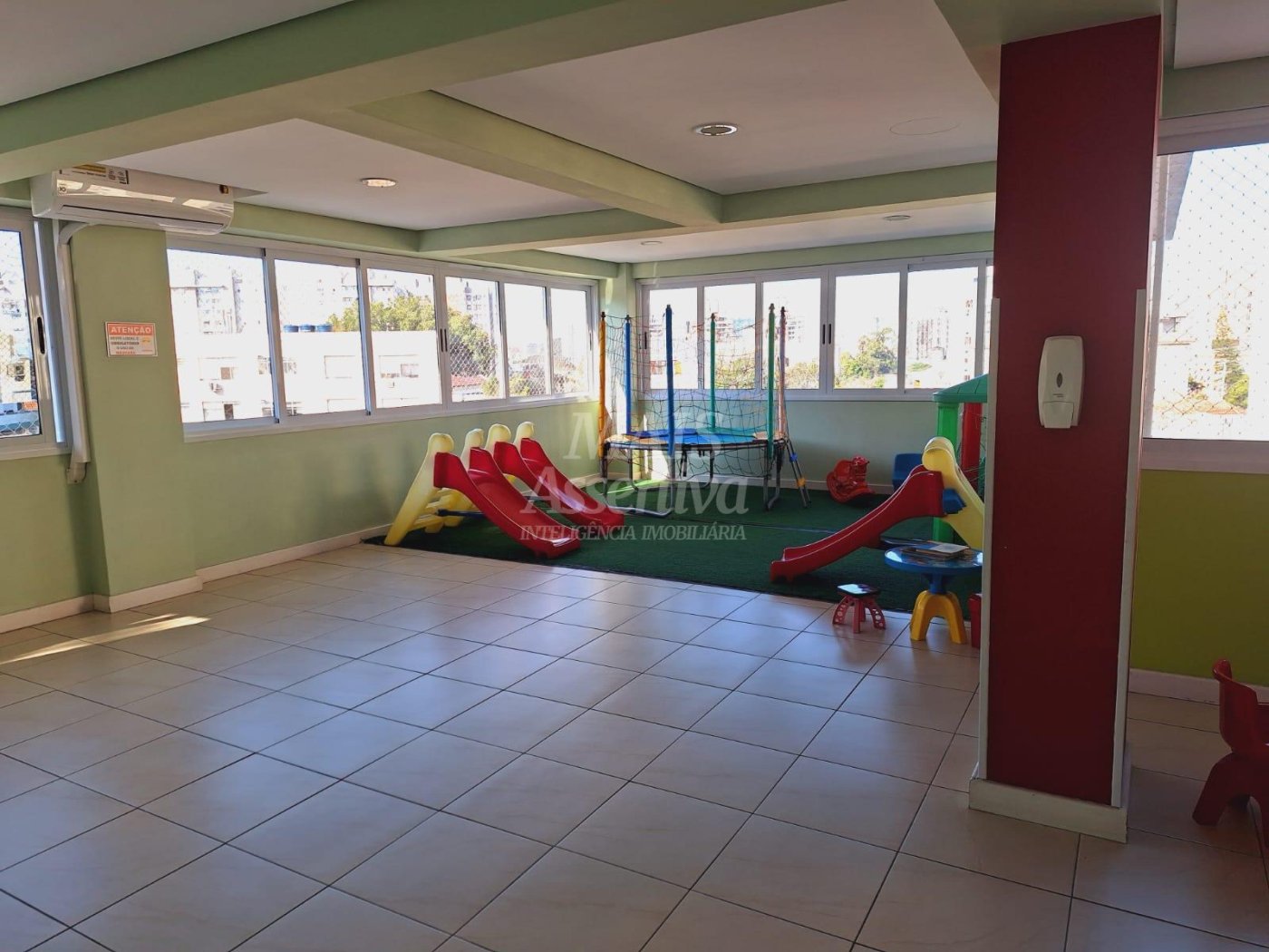 Ótimo apartamento semi-mobiliado a venda em Cristo Redentor-Porto Alegre/RS 