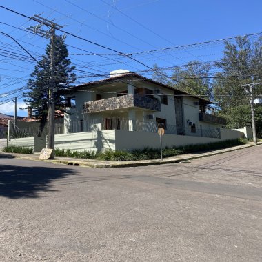 Excelente casa à venda no bairro Vila Nova em Novo Hamburgo 