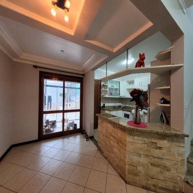 Ótimo sobrado de 3 andares no bairro Ipanema em Porto Alegre/RS - 3 dormitórios