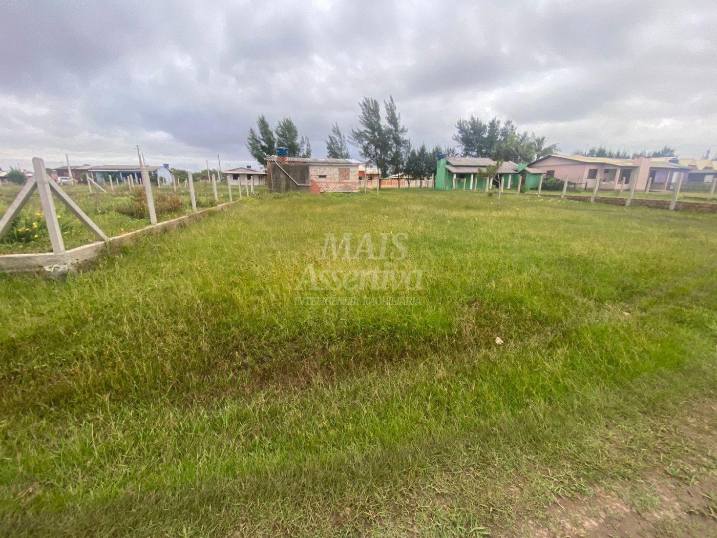 Terreno de esquina em Condomínio Balneário Gaivota