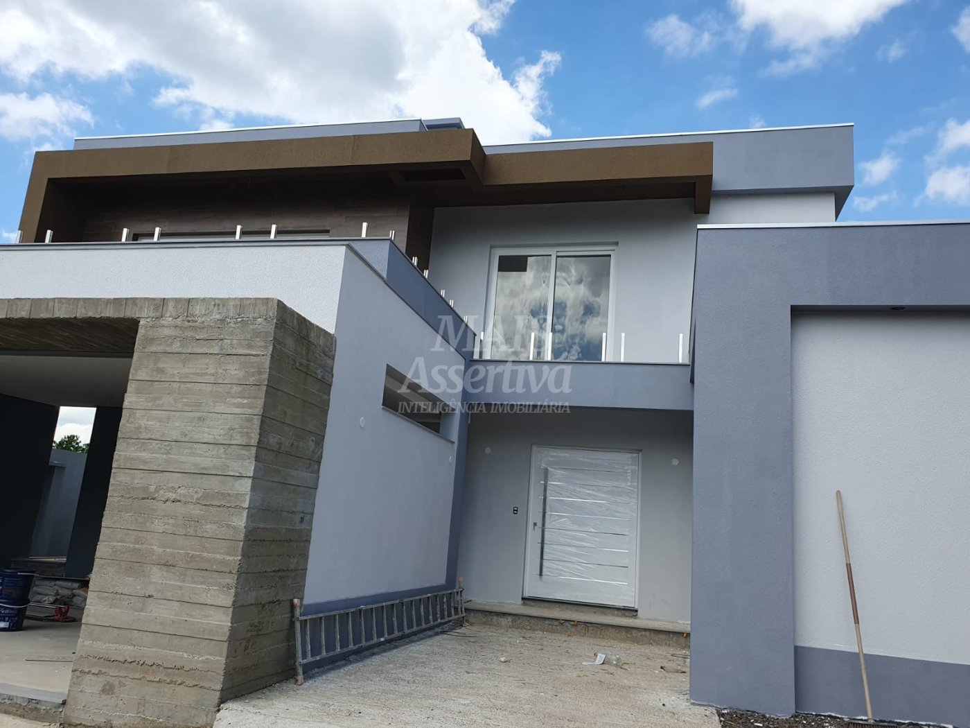 Excelente sobrado de alto padrão em Alphaville, Residencial Lombardia - POA