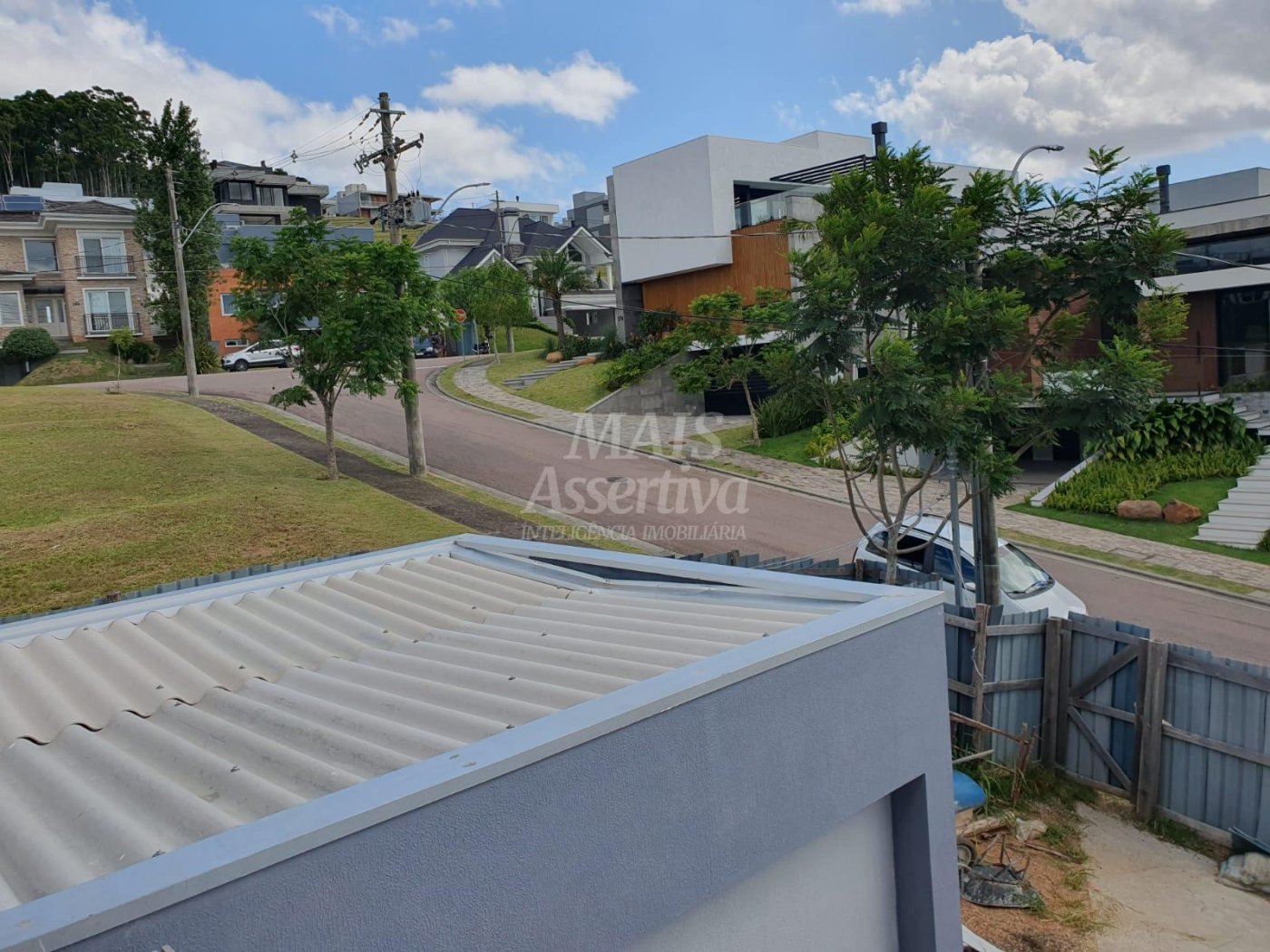 Excelente sobrado de alto padrão em Alphaville, Residencial Lombardia - POA