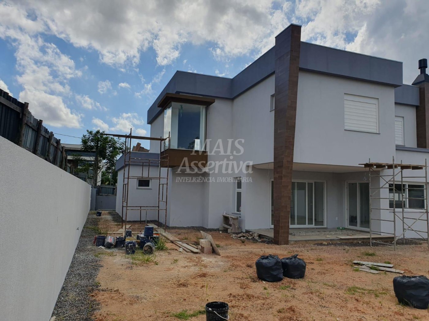 Excelente sobrado de alto padrão em Alphaville, Residencial Lombardia - POA