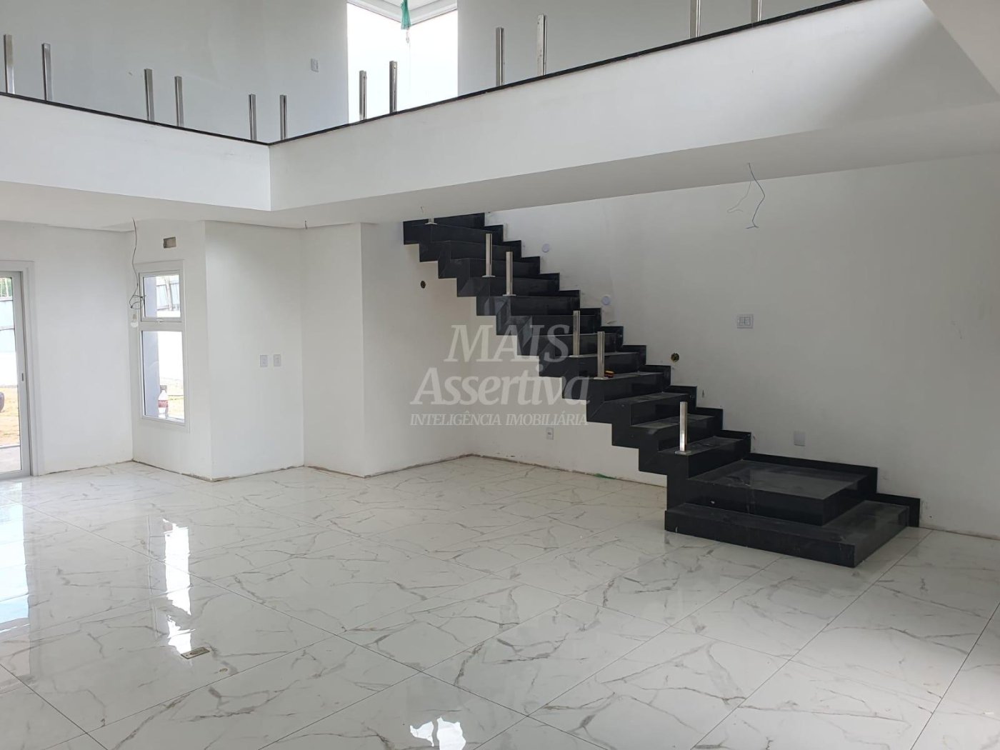 Excelente sobrado de alto padrão em Alphaville, Residencial Lombardia - POA