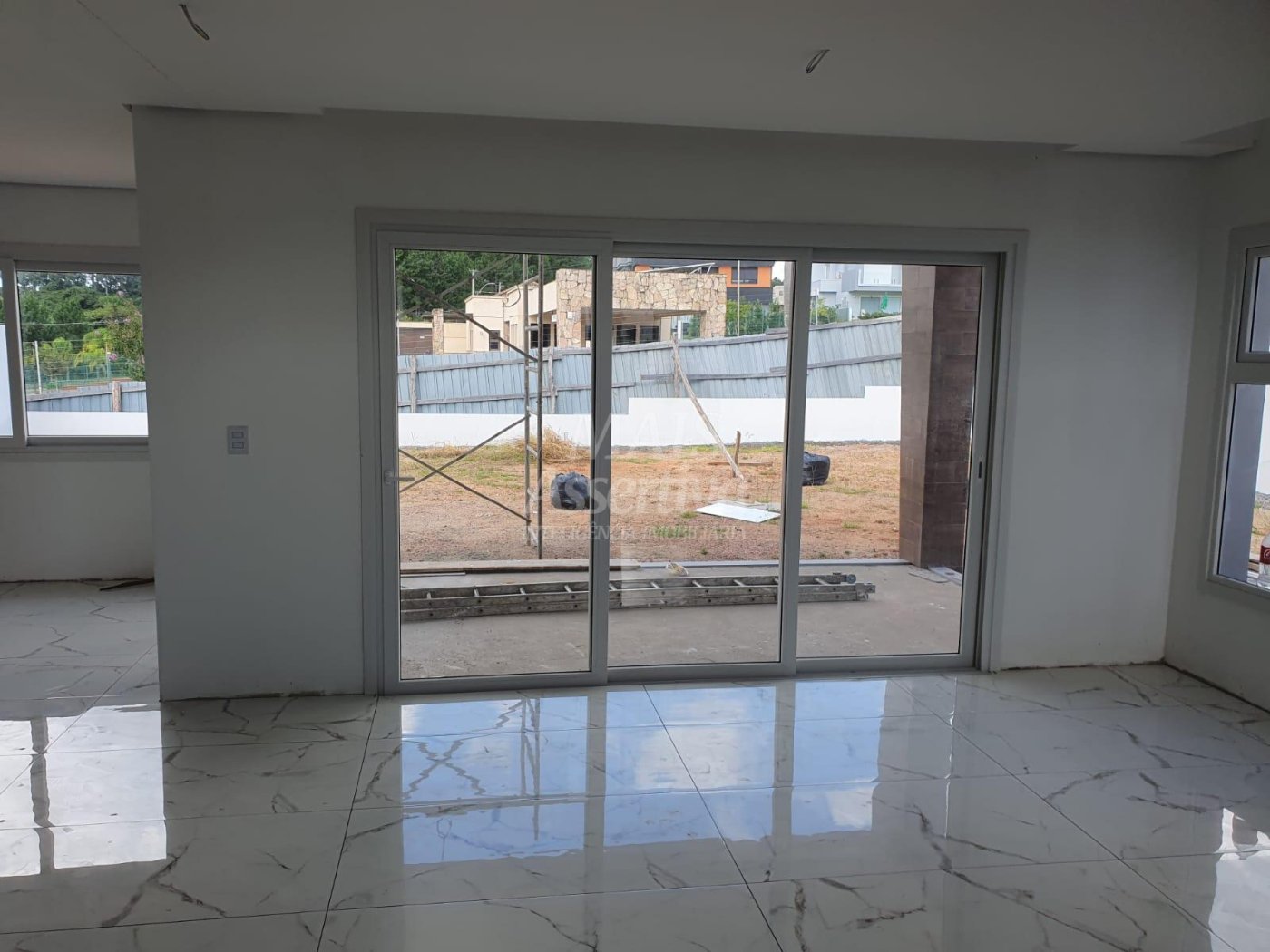 Excelente sobrado de alto padrão em Alphaville, Residencial Lombardia - POA