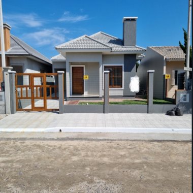 Ótima casa localizada em Tramandaí/RS - 3 dormitórios, 4 vagas de garagem